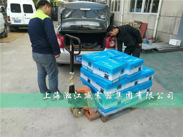 上海工地:耐高壓天然橡膠軟連接包裝發貨 橡膠軟連接