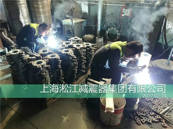 大翻邊橡膠接頭在什么樣的情況下使用 橡膠接頭