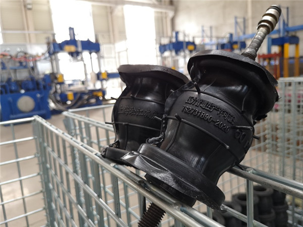 漢中電鋅四車間配套150×100 PN1.6 帶法蘭橡膠異徑接頭